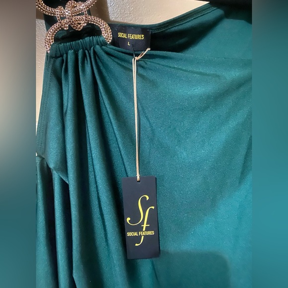 NWT Green one shoulder top. Size L. - Picture 3 of 3